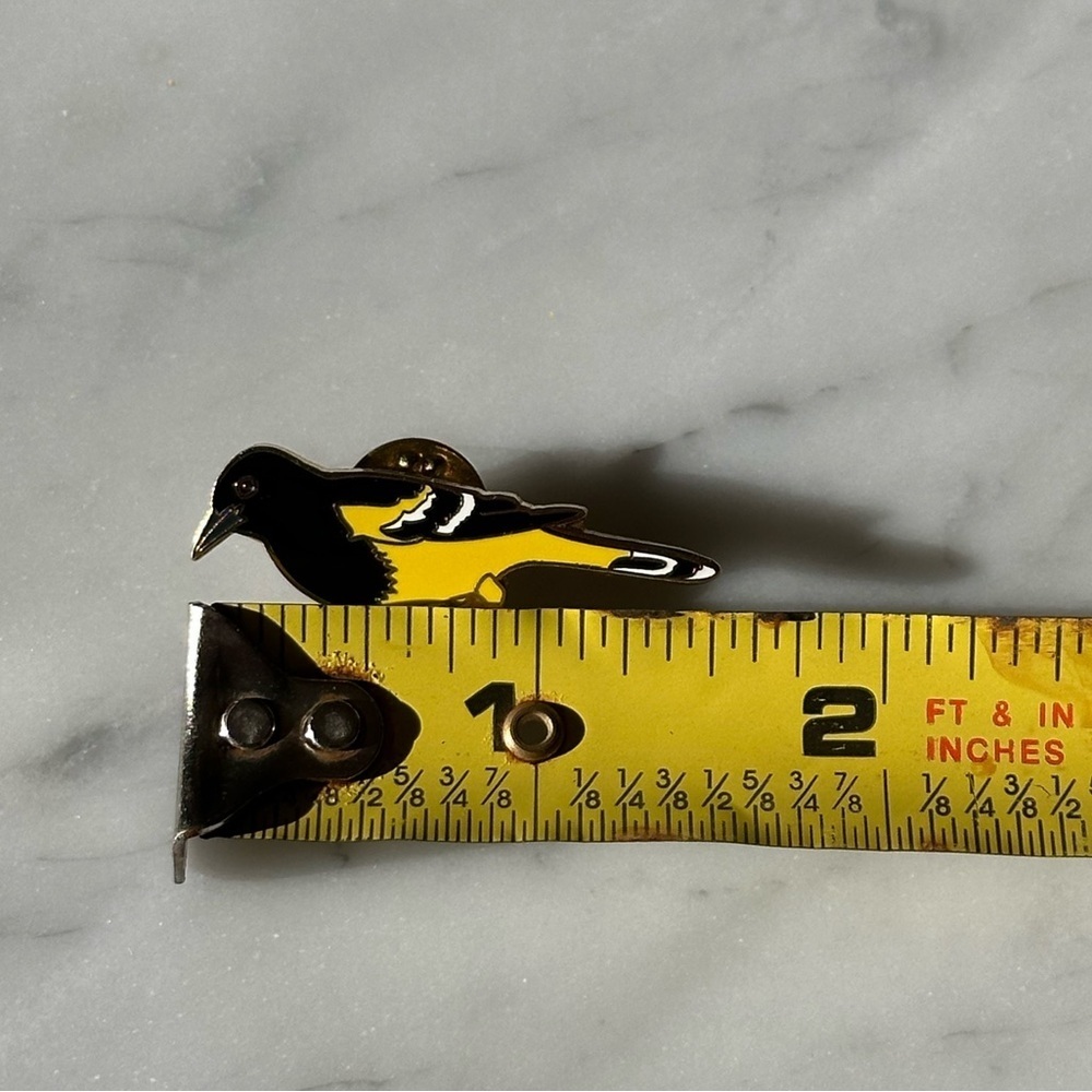 Scott’s Oriole Bird Yellow and Black Pin - Picture 4 of 7